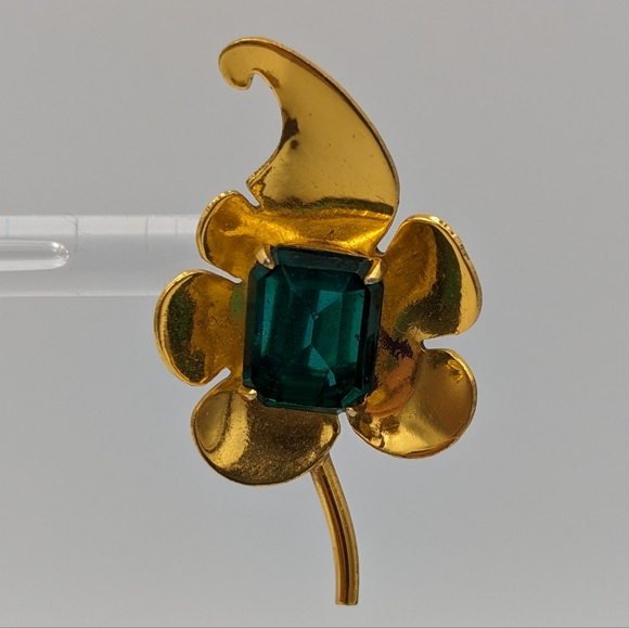 Amazing Vintage Gold Tone 925 Sterling Screw Back Emerald Green Glass Earrings - Picture 2 of 10